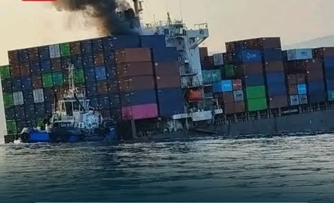 غرق سفينة حاويات في مضيق هرمز