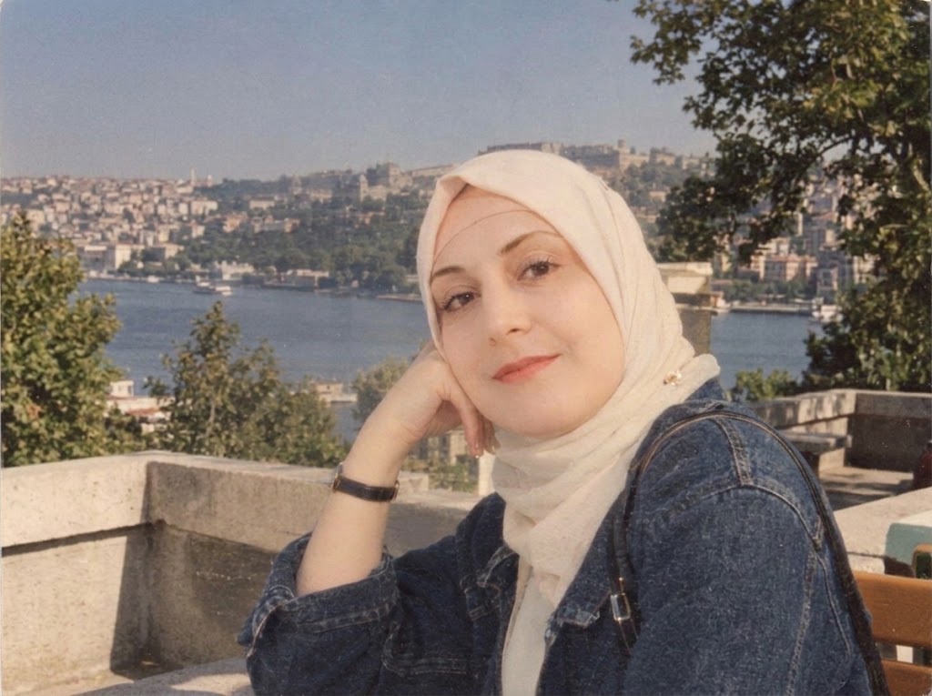 الشاعرة السورية وفاء منلا